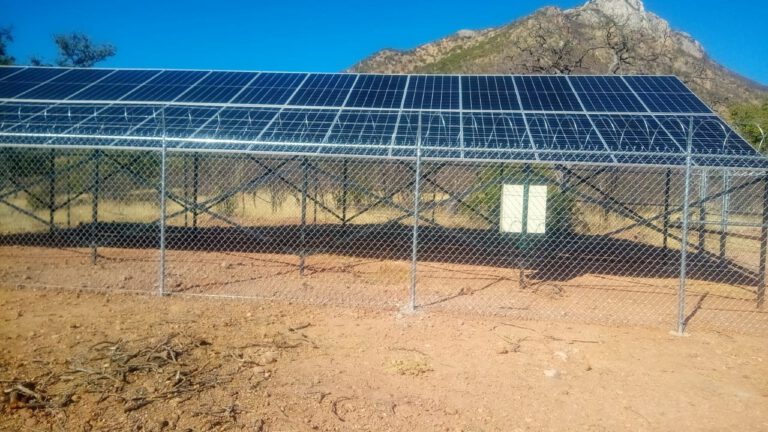 CONSTRUCCIÓN DE CERCO EN POZO Y PANELES SOLARES