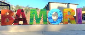 ATENDIENDO LA SOLICITUD CIUDADANA, SE INSTALA LETRERO DISTINTIVO EN LA COMUNIDAD DE BÁMORI